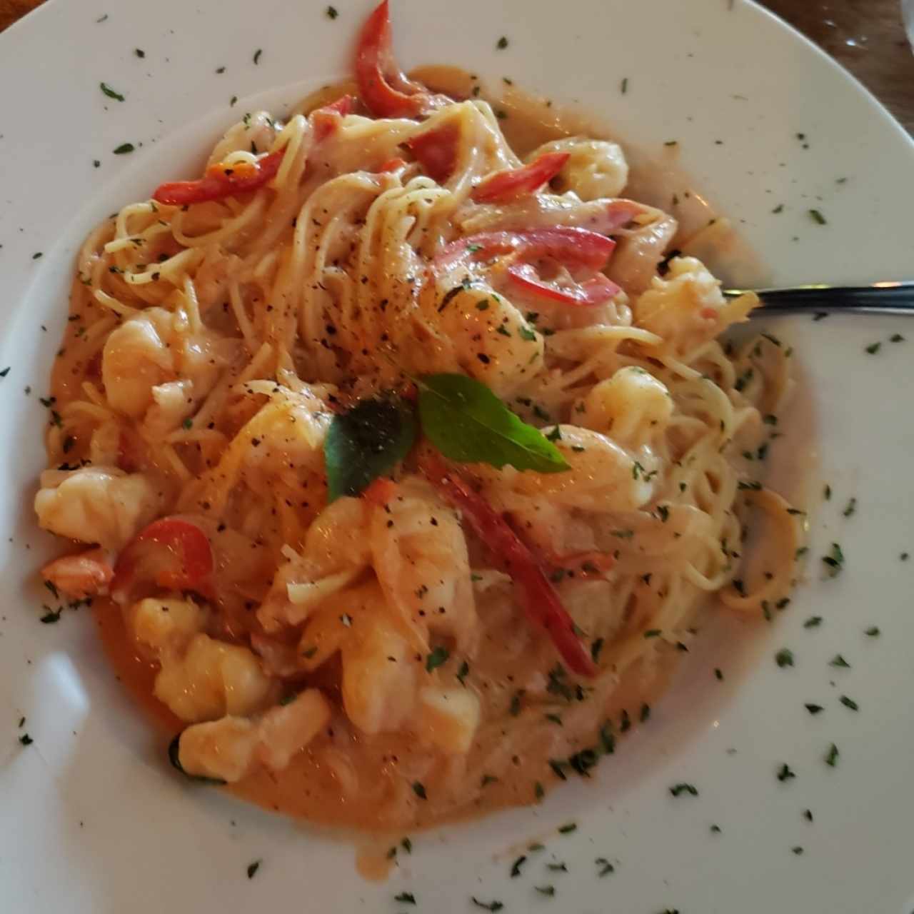 lasgostinos con spaguettis en sala rosada