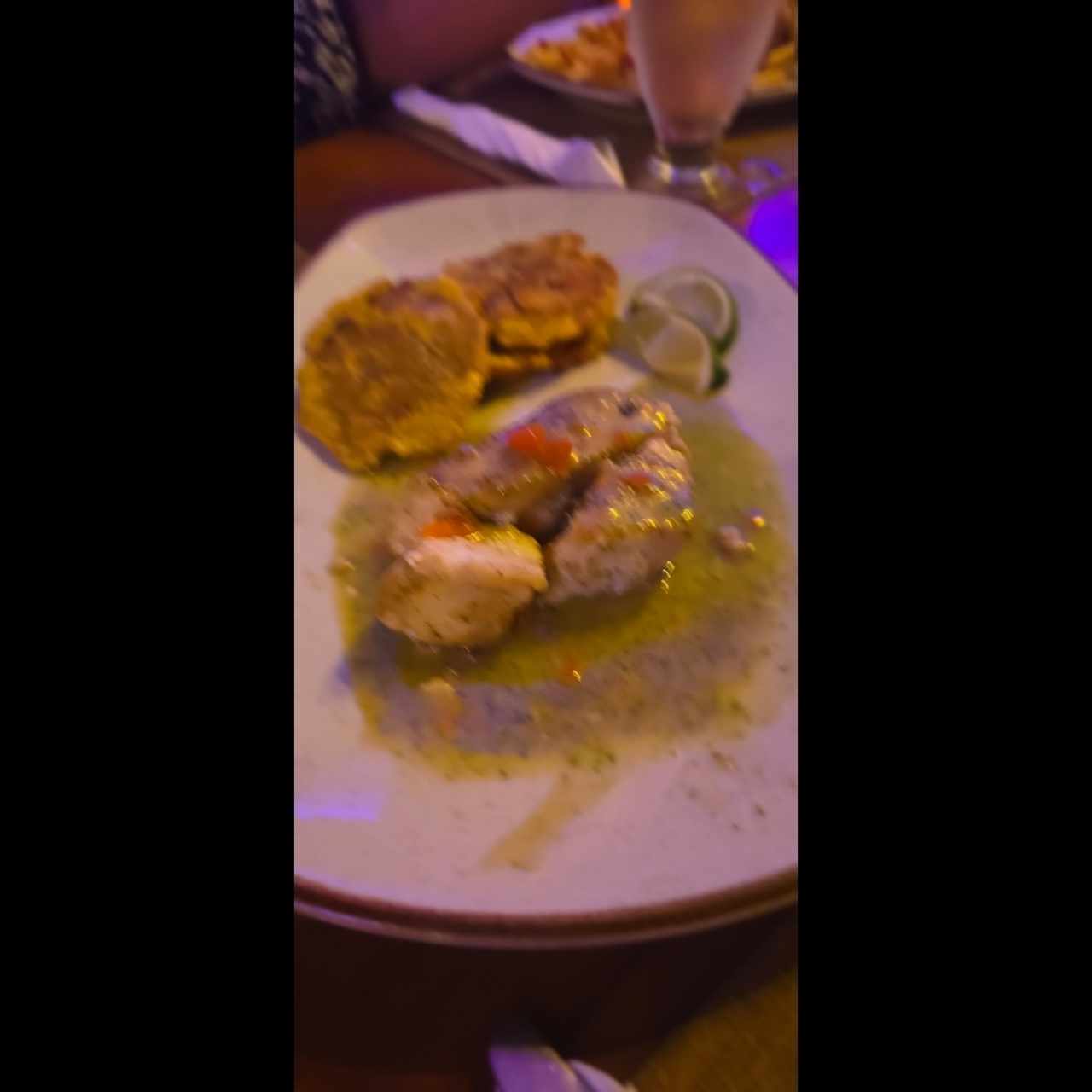 PLATOS FUERTES - FILETE DE CORVINA