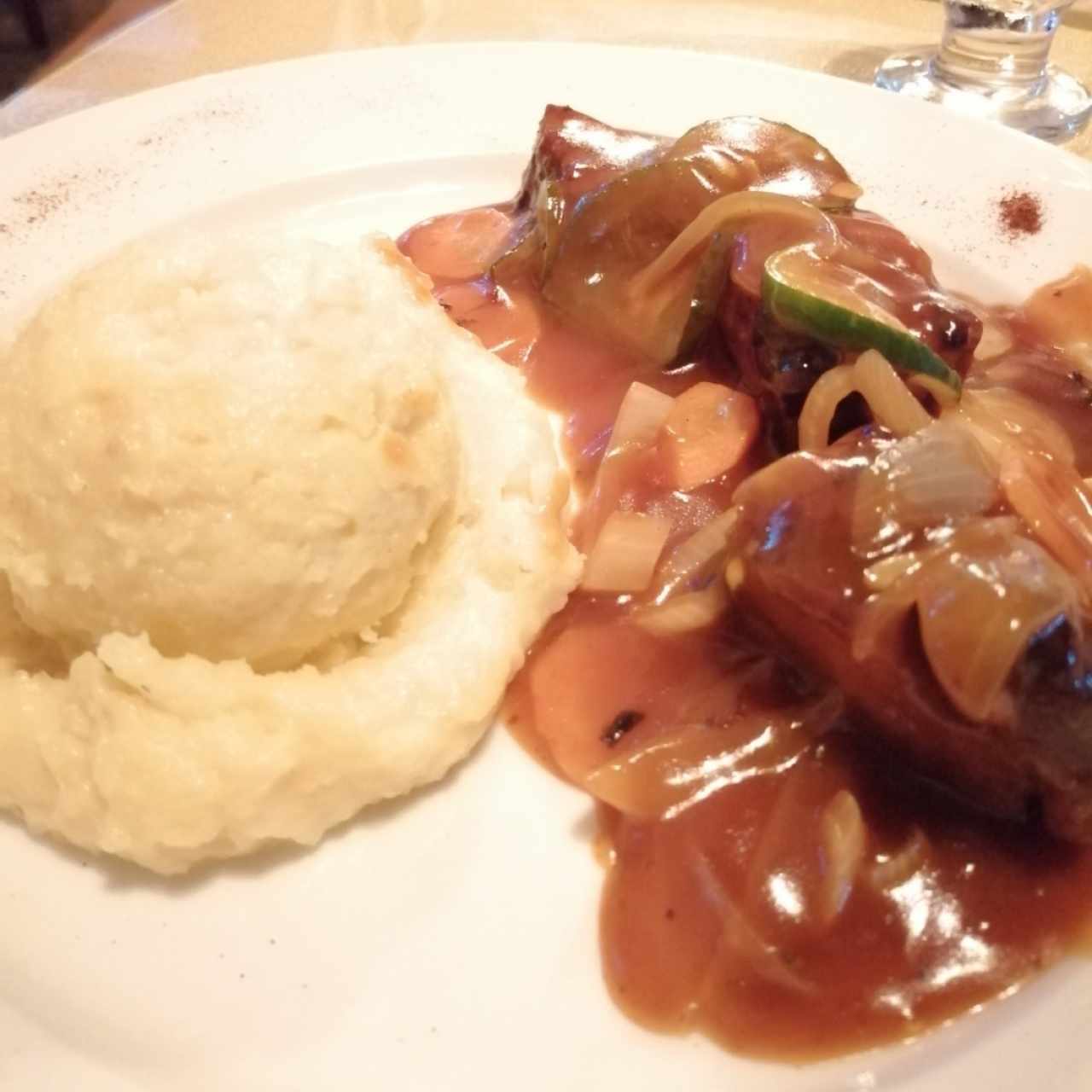 costillas de cerdo y puré 