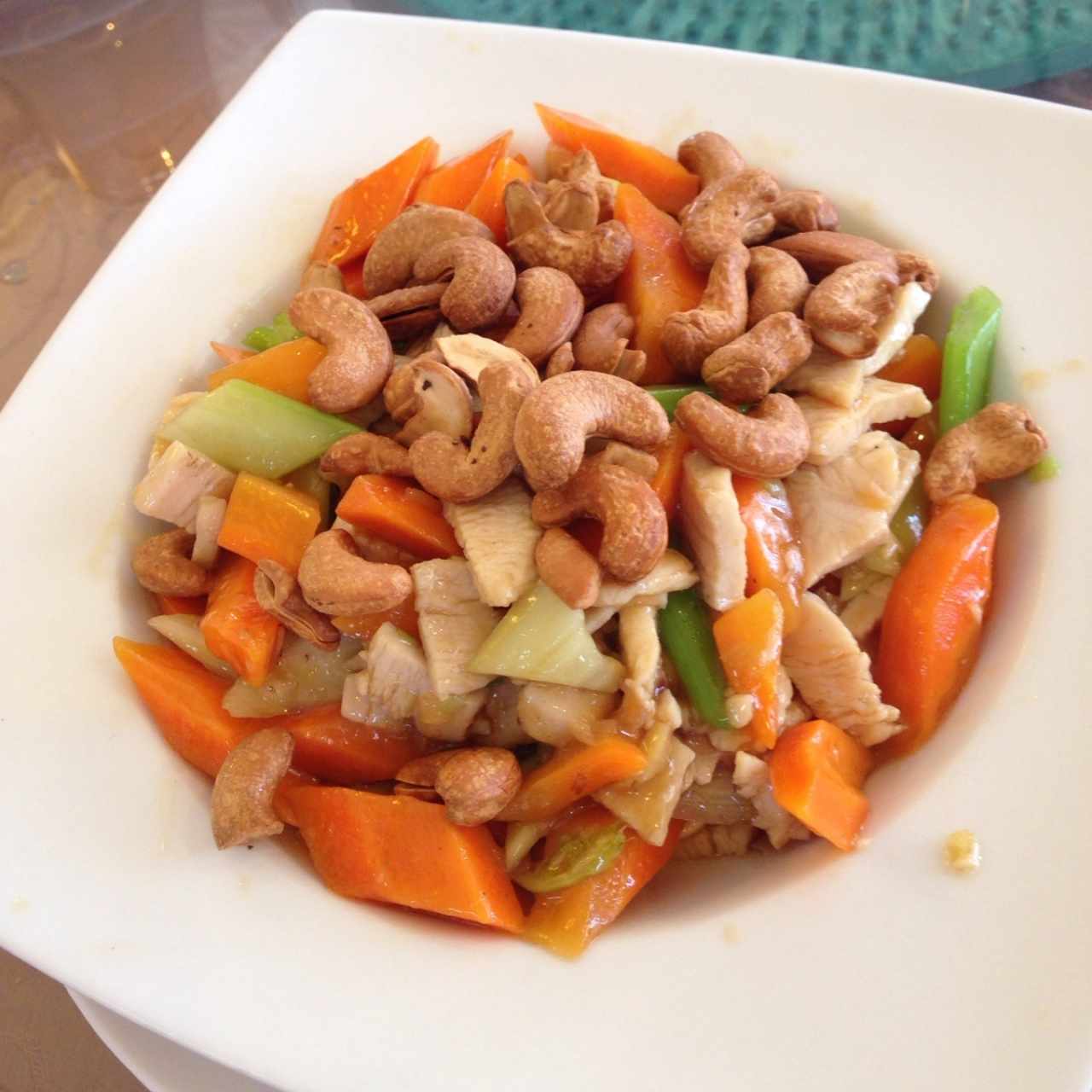pollo con pepita de marañon