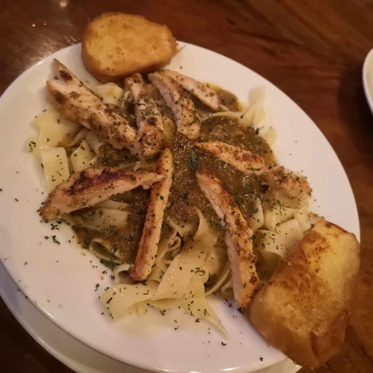 Especial del dia fetuccini con pollo