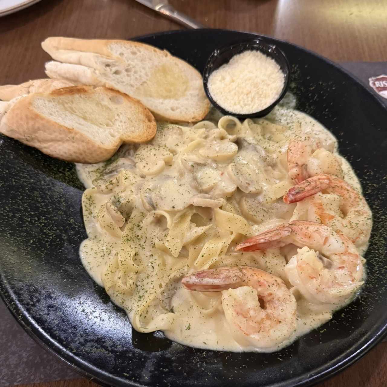 FETUCCINI CREMOSO CON LANGOSTINOS 