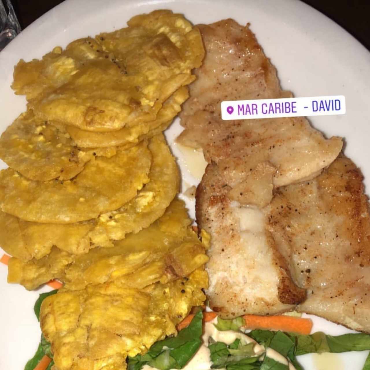 Filete de corvina con patacones