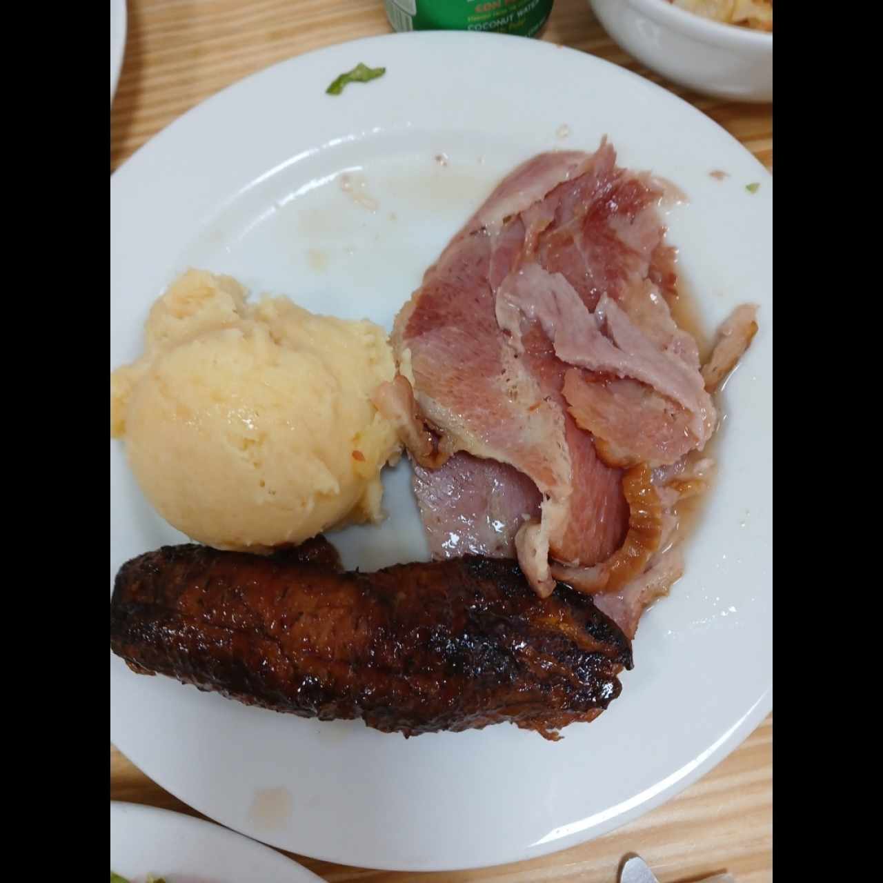 Puré,  Jamón navideño y plátano en tentación. 