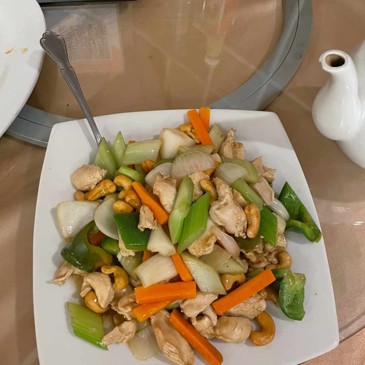 Pollo con pepitas de marañon