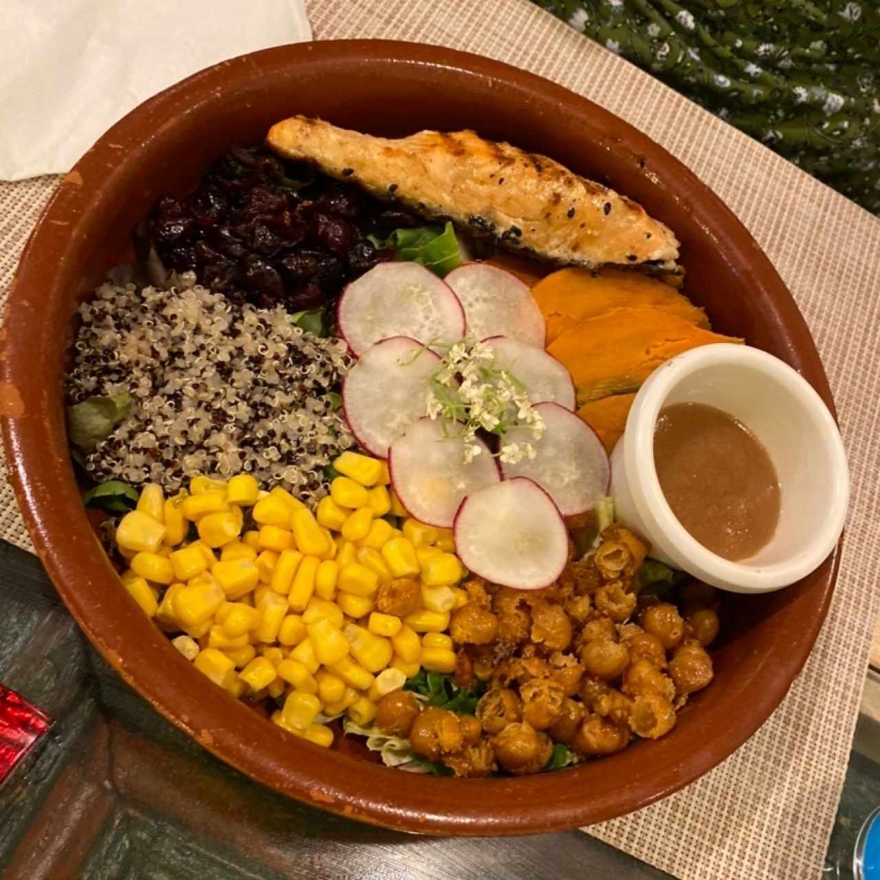 Ensalada paraíso con salmón