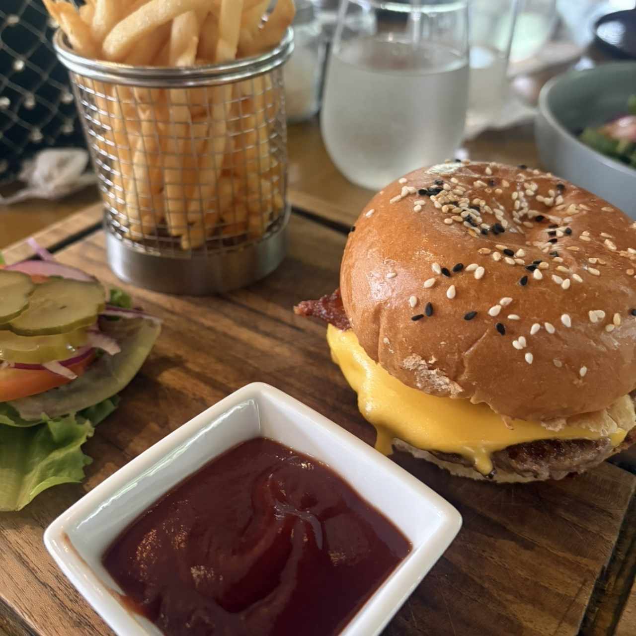 HAMBURGUESA ANGUS CLÁSICA DE 10 OZ