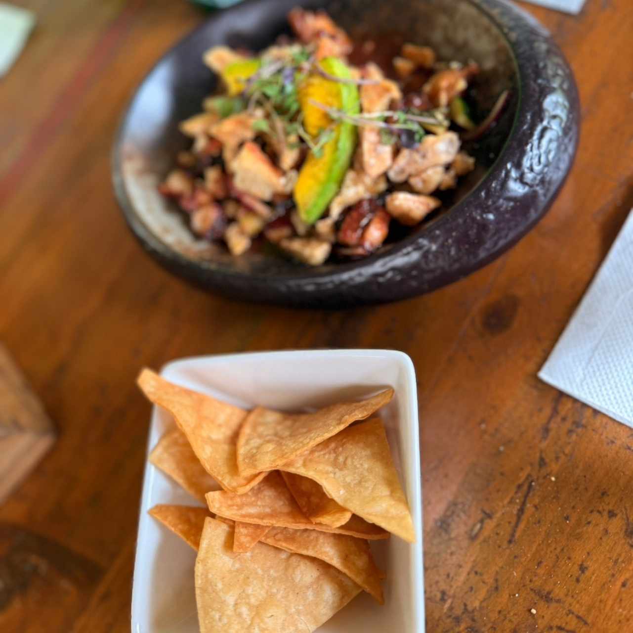 PULPO A LA PARRILLA CON CHICHARRONES