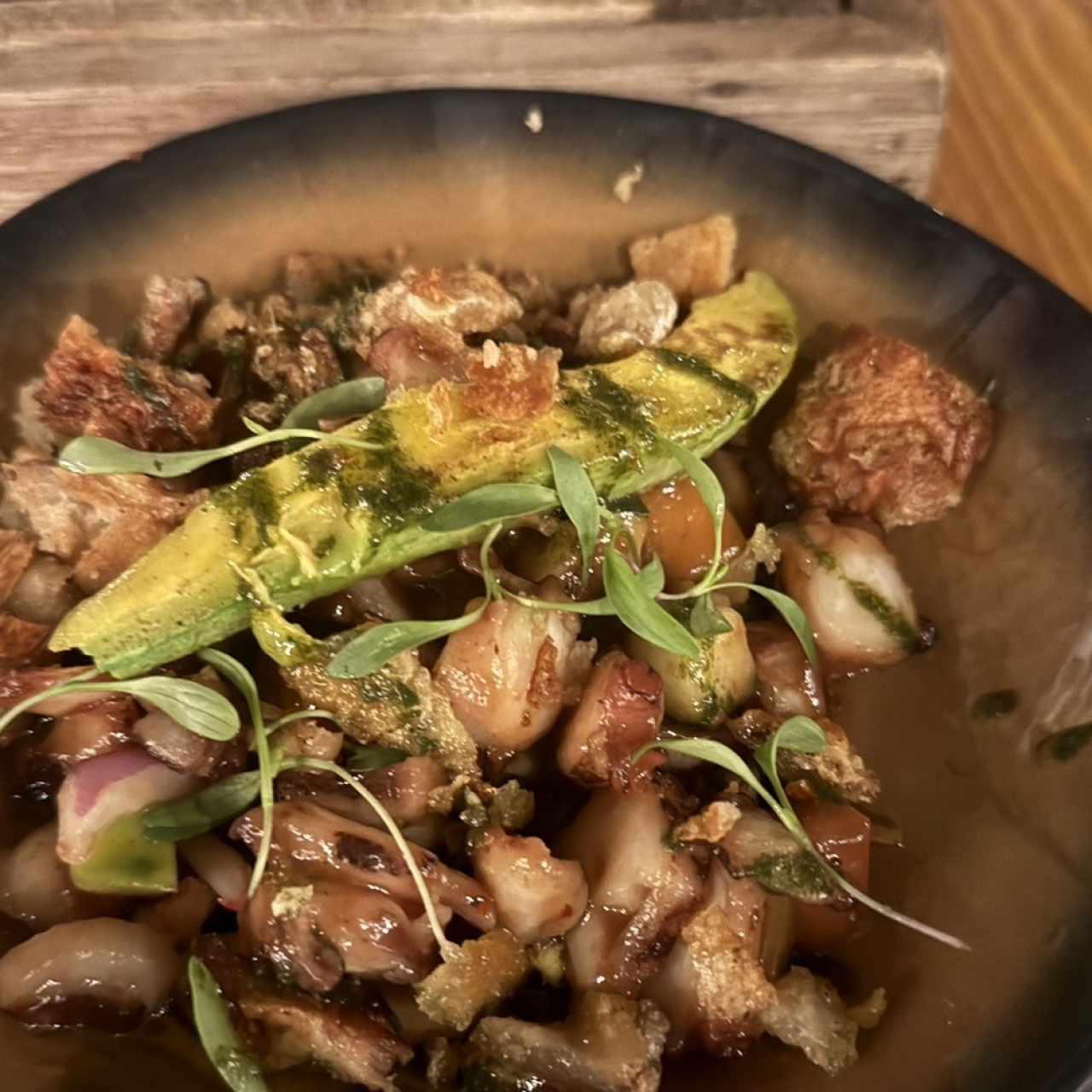 PULPO A LA PARRILLA CON CHICHARRONES