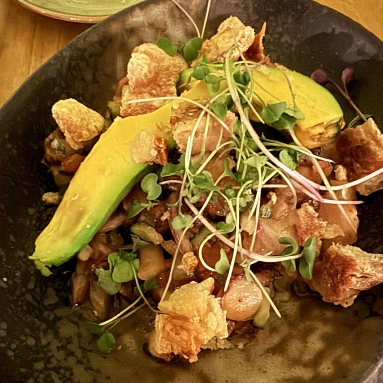 PULPO A LA PARRILLA CON CHICHARRONES