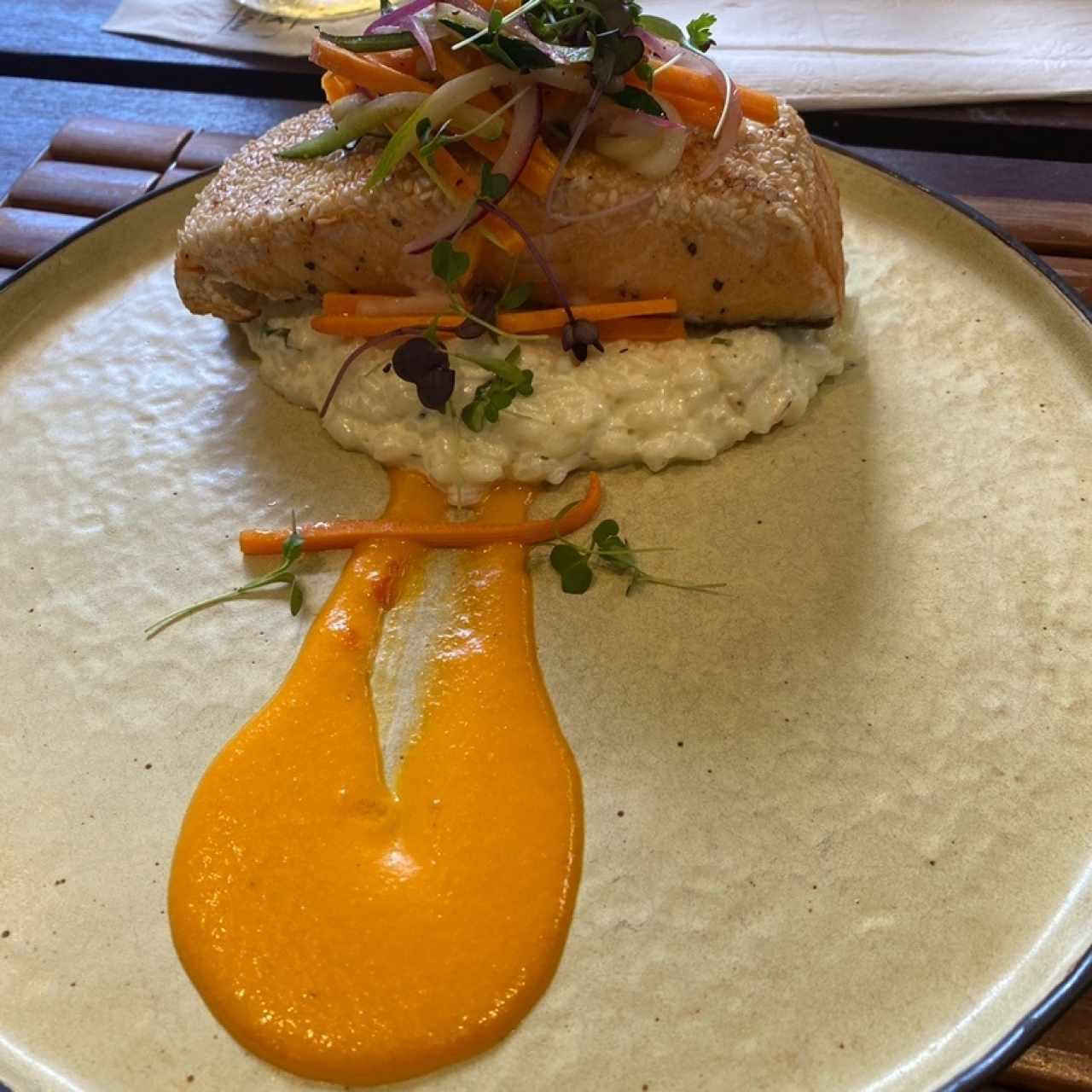 Salmón con risotto 