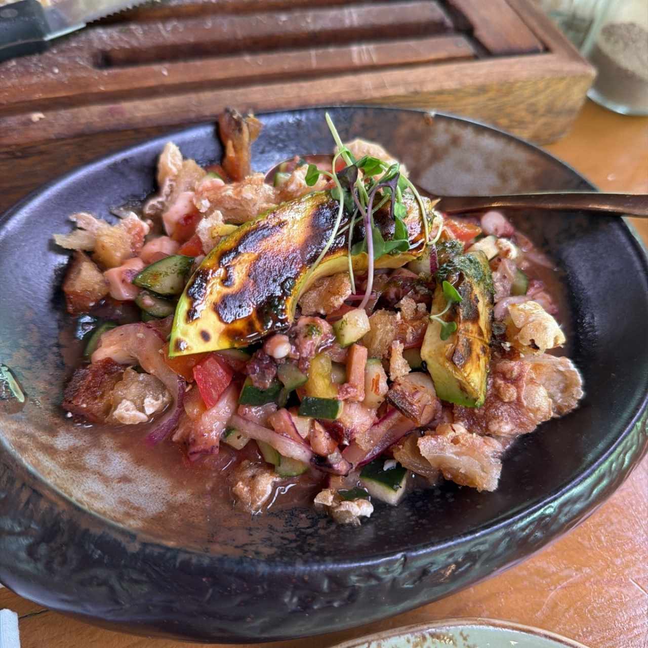 PULPO A LA PARRILLA CON CHICHARRONES