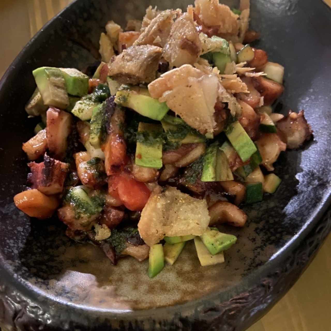 PULPO A LA PARRILLA CON CHICHARRONES