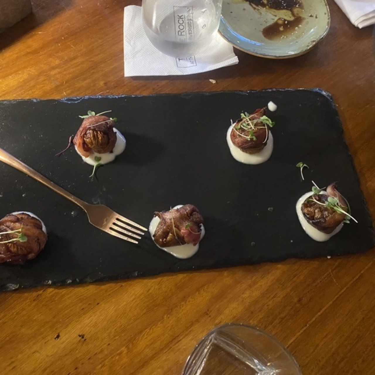 HIGOS ENVUELTOS EN TOCINO