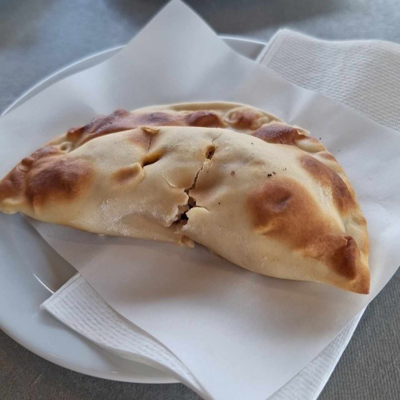 PASTELERÍA SALADA - Empanada de Pollo