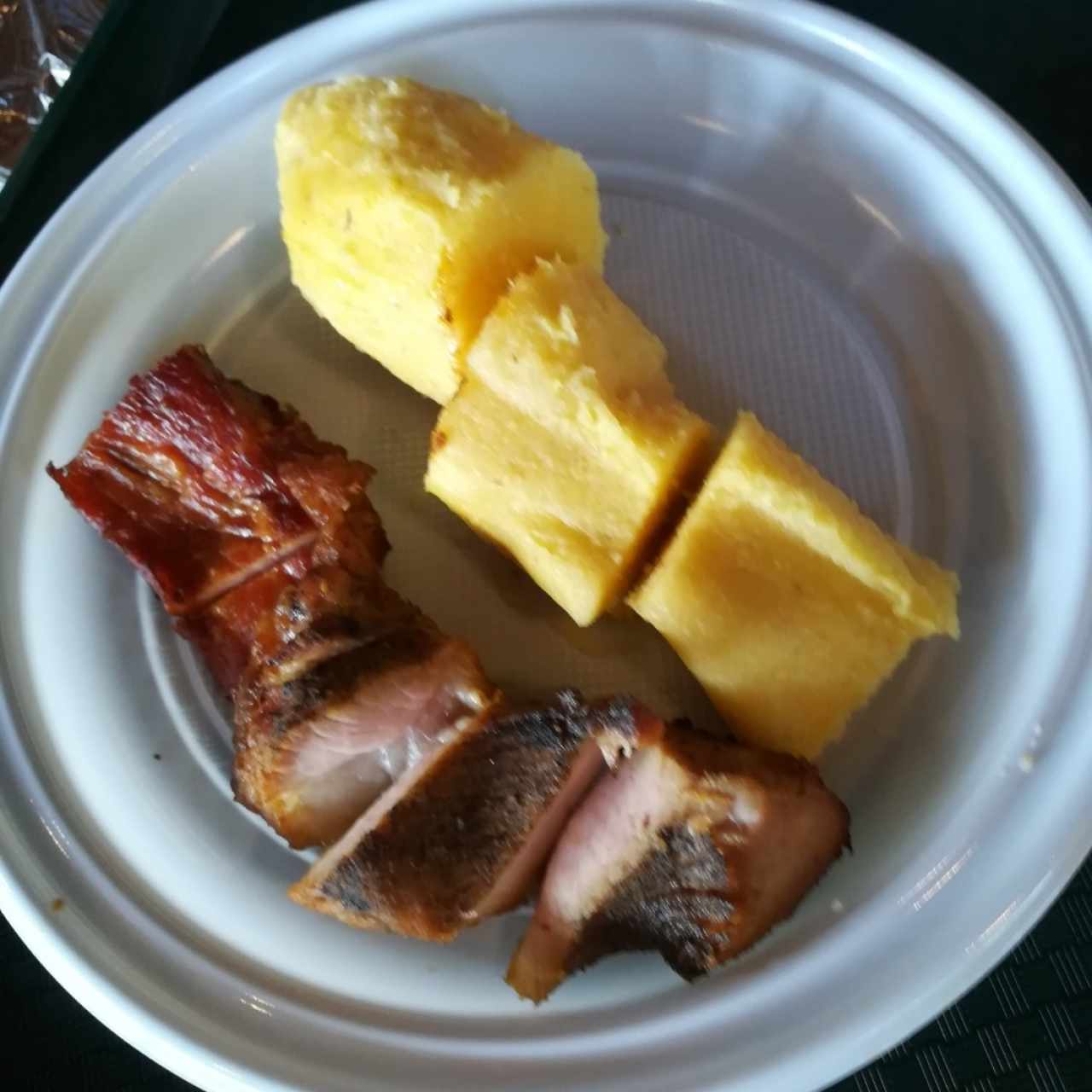 bollo de maíz dulce con puerco frito
