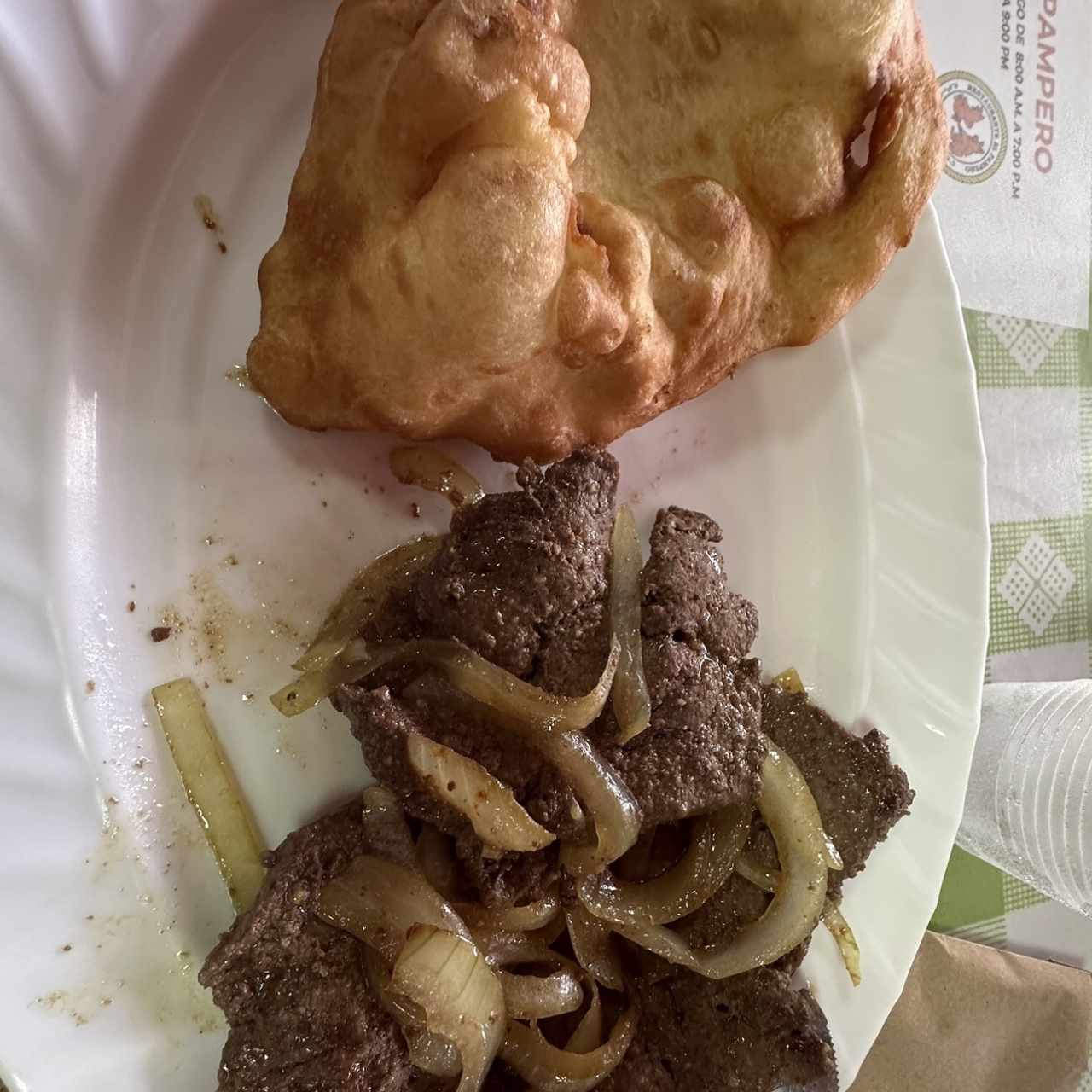 Higado encebollado y hojaldre