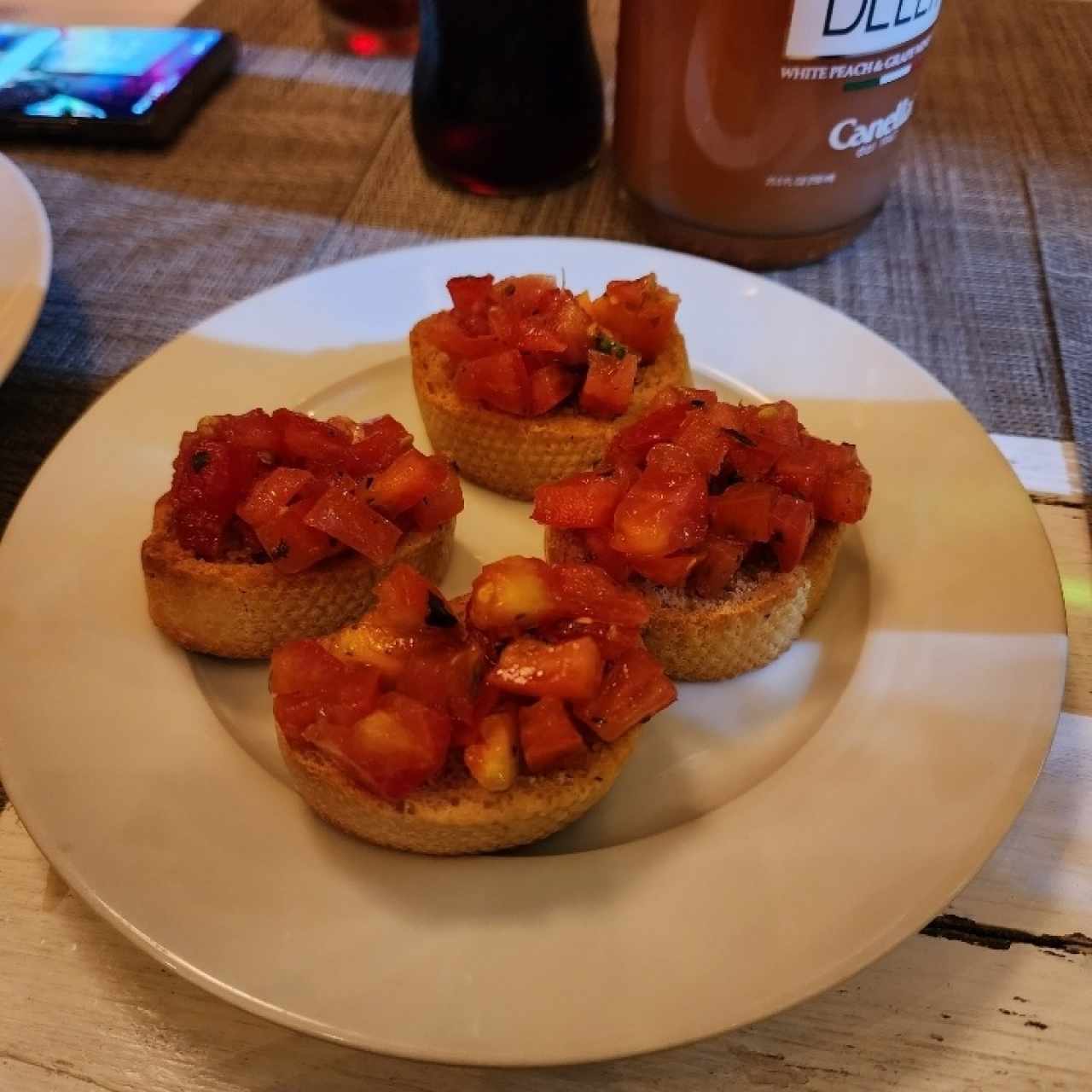 Brochetas de la casa, con tomates
