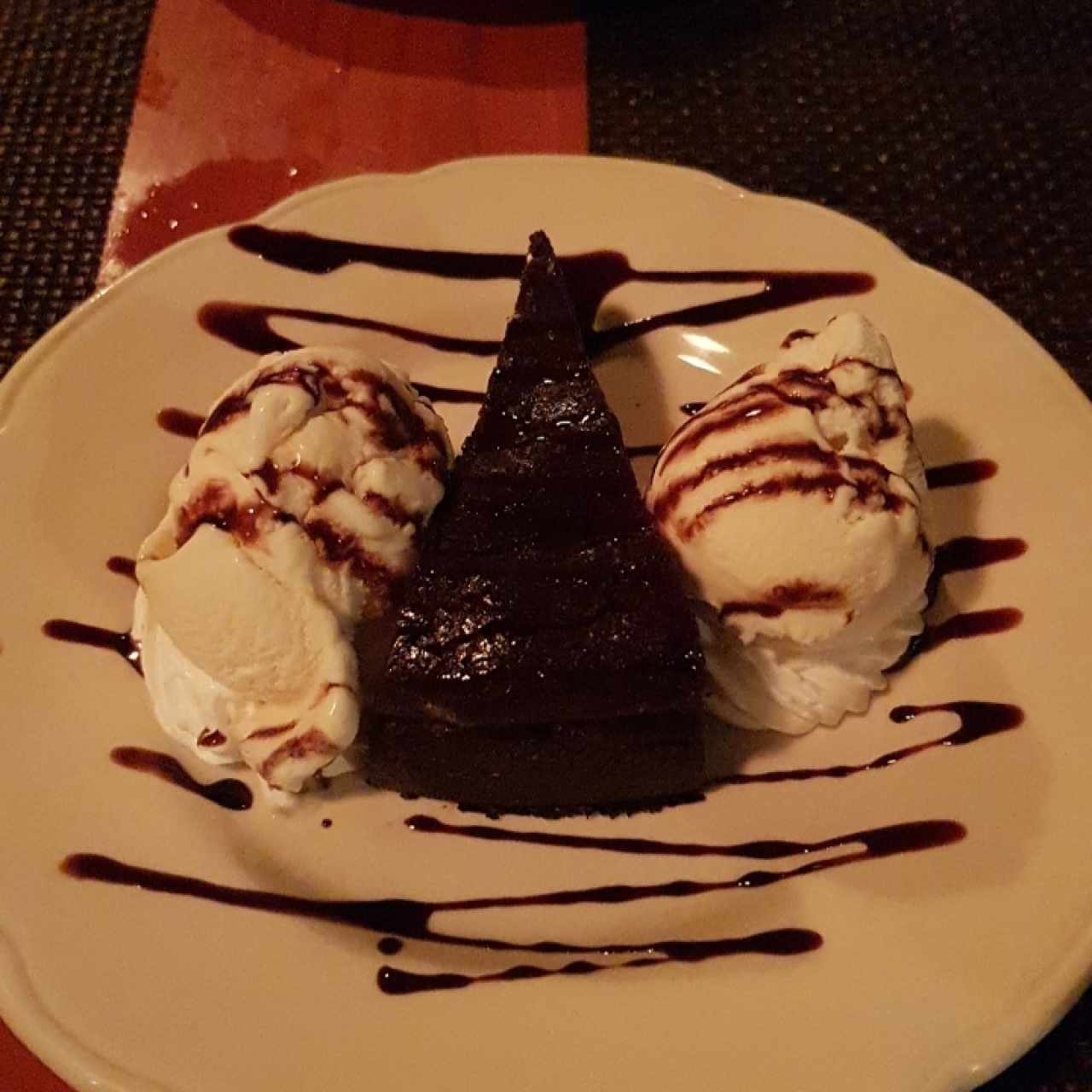 Pie de chocolate c Helado