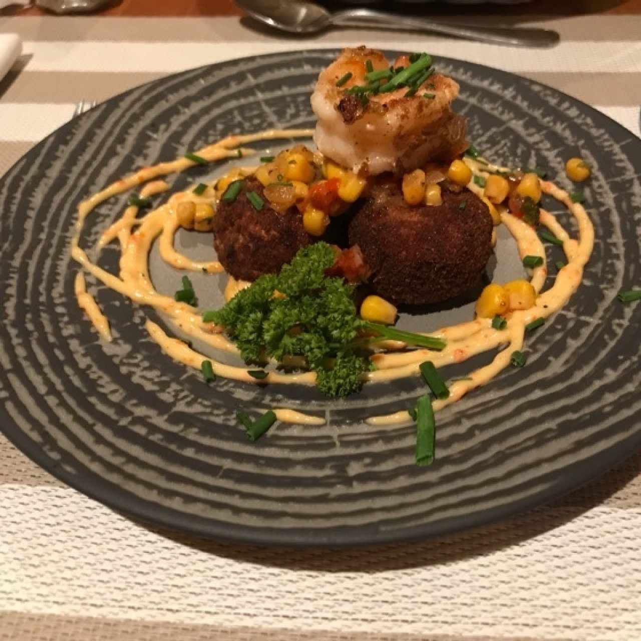 croquetas de plátano con langostinos