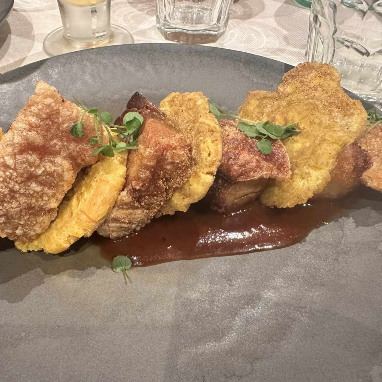 Chicharrón de Pork Belly con Patacones, Salsa BBQ