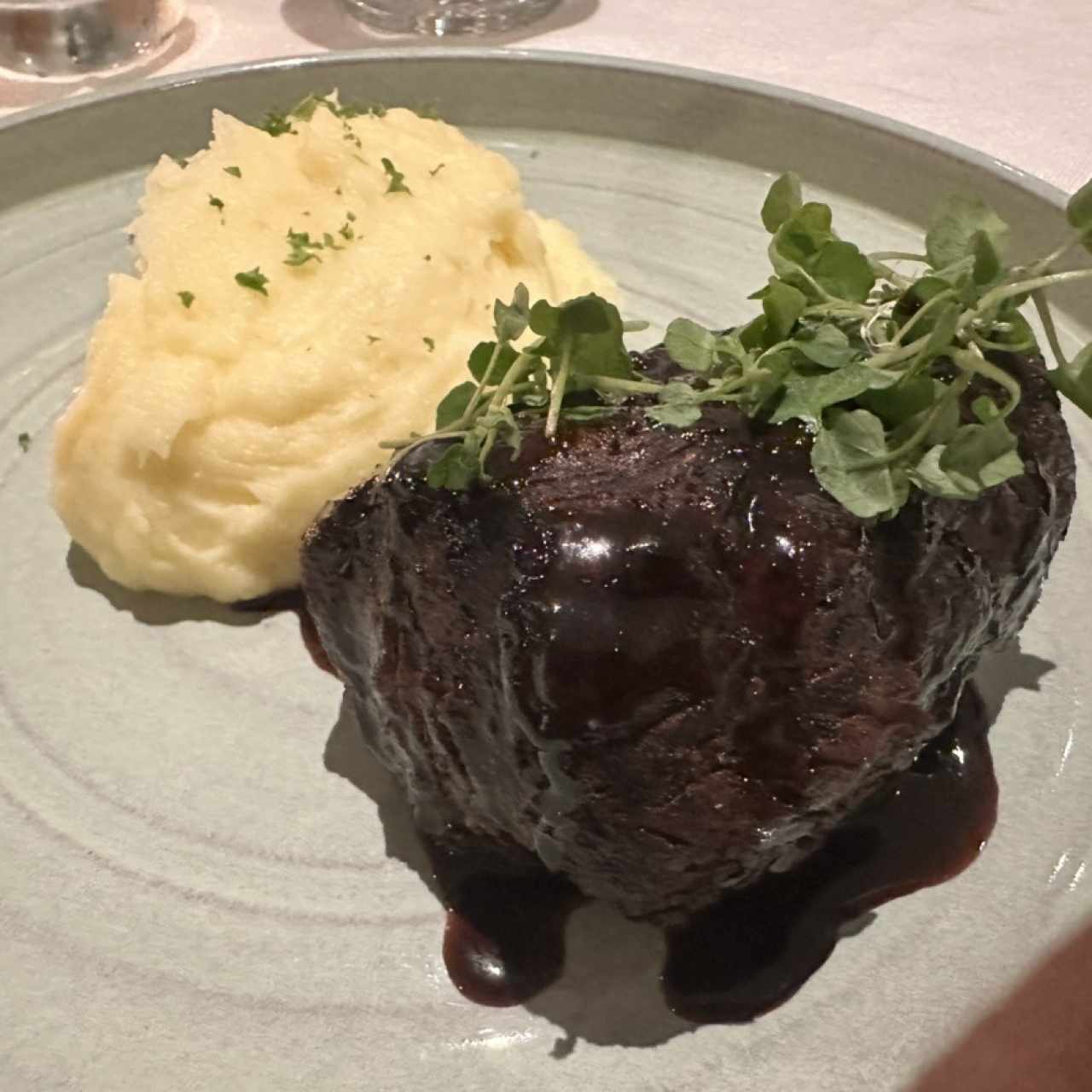 Filete Angus Prime al Grill , Salsa Demiglase con Vino Tinto
