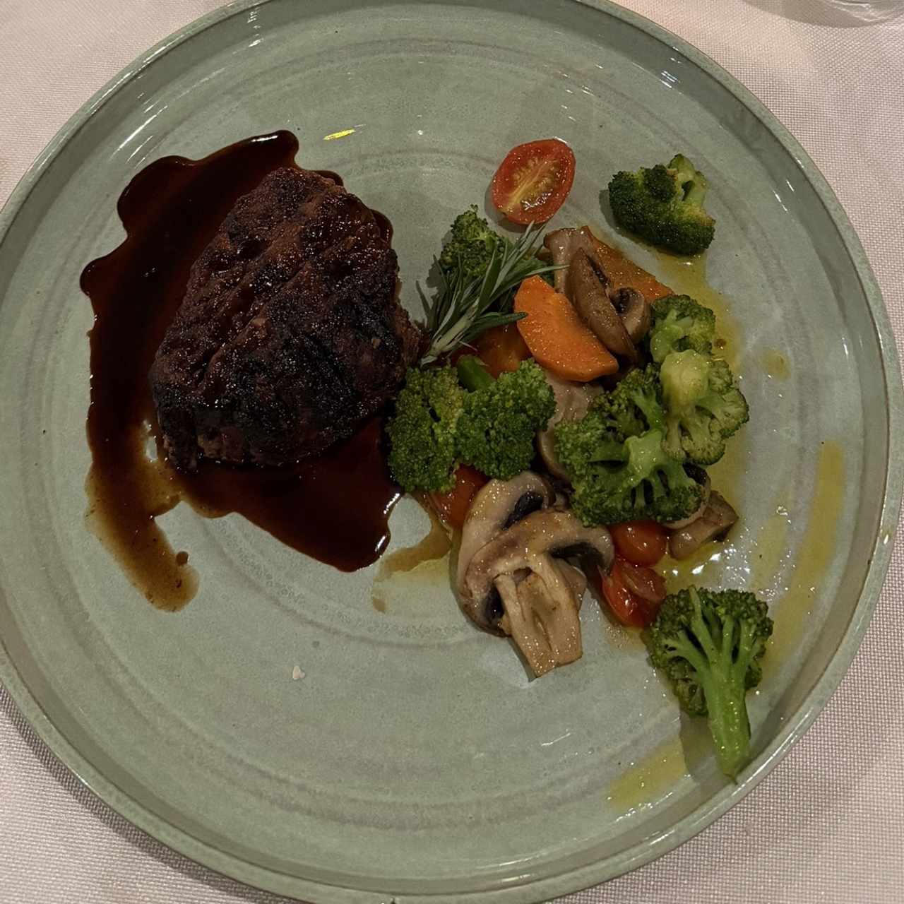 Filete Angus Prime al Grill , Salsa Demiglase con Vino Tinto