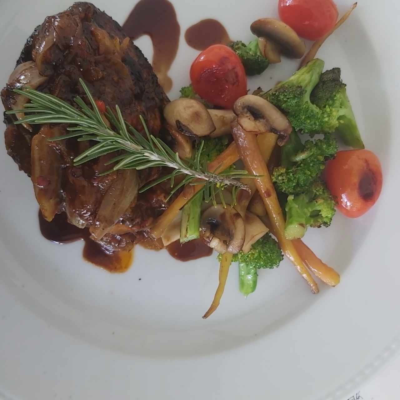 Carne Angus con reducción de cabernet 