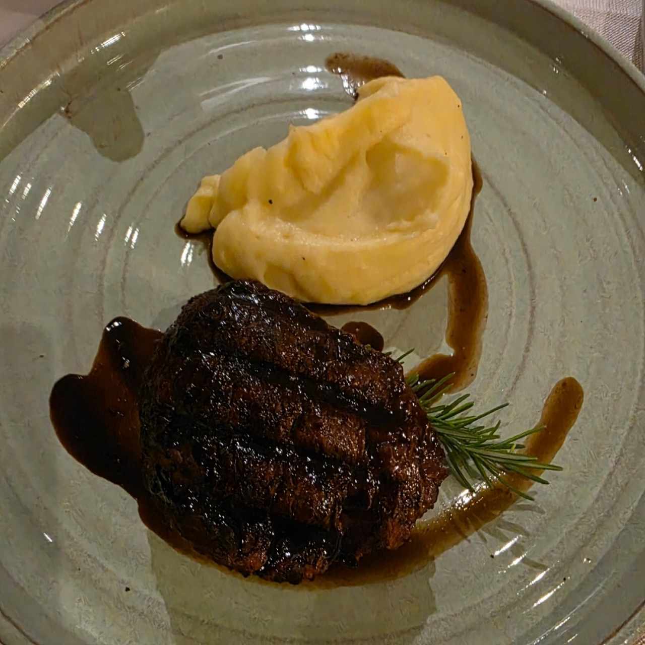 Filete Angus Prime al Grill , Salsa Demiglase con Vino Tinto