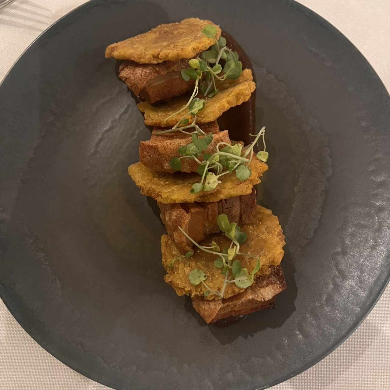 Chicharrón de Pork Belly con Patacones, Salsa BBQ