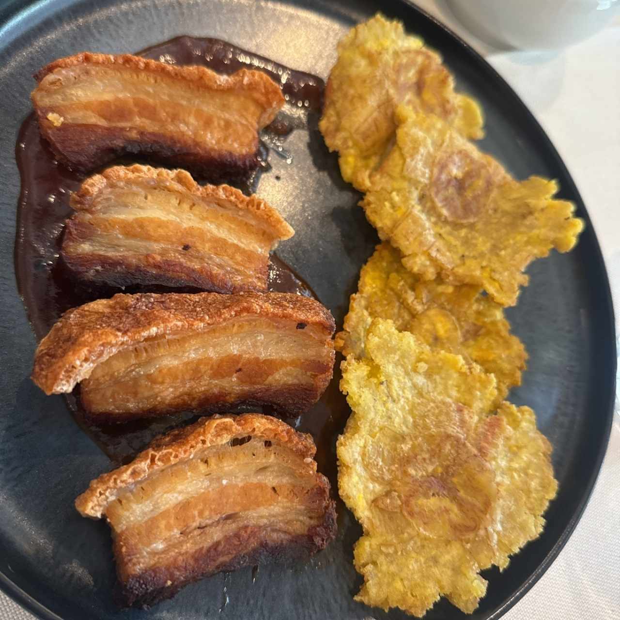 Chicharrón de Pork Belly con Patacones, Salsa BBQ