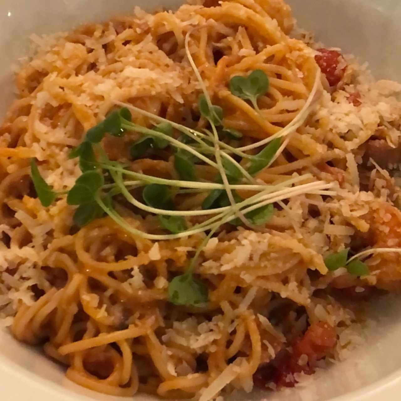 Pasta con langostinos y jamon serrano 