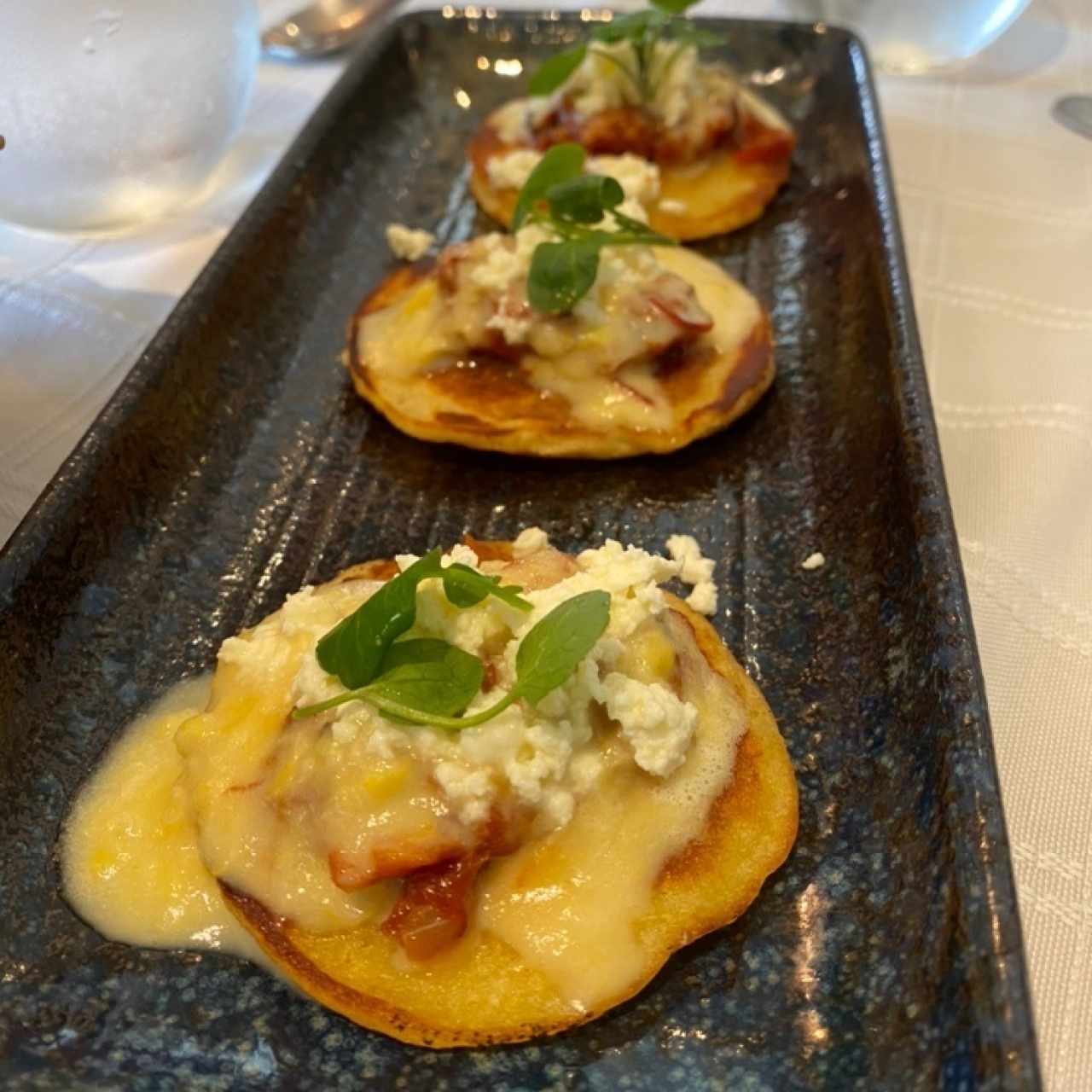 crepes de maíz nuevo con ropa vieja