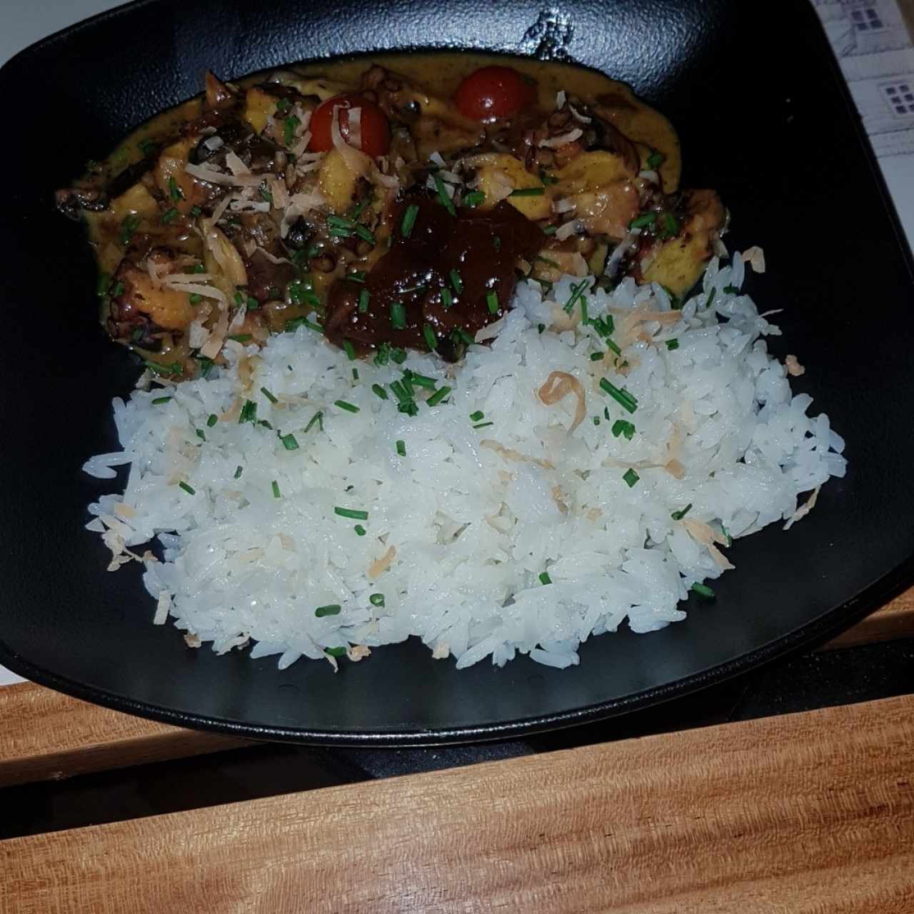 Pulpo al curry con coco