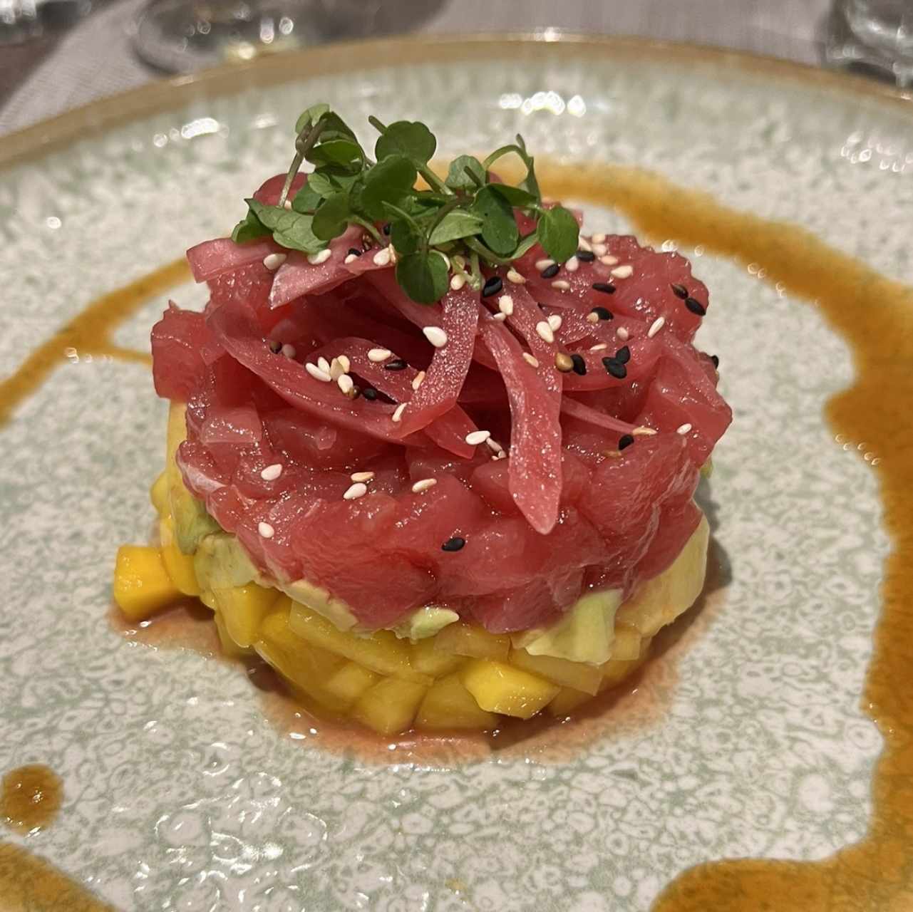 Tataki de Atún con Salsa de Fresas de Boquete