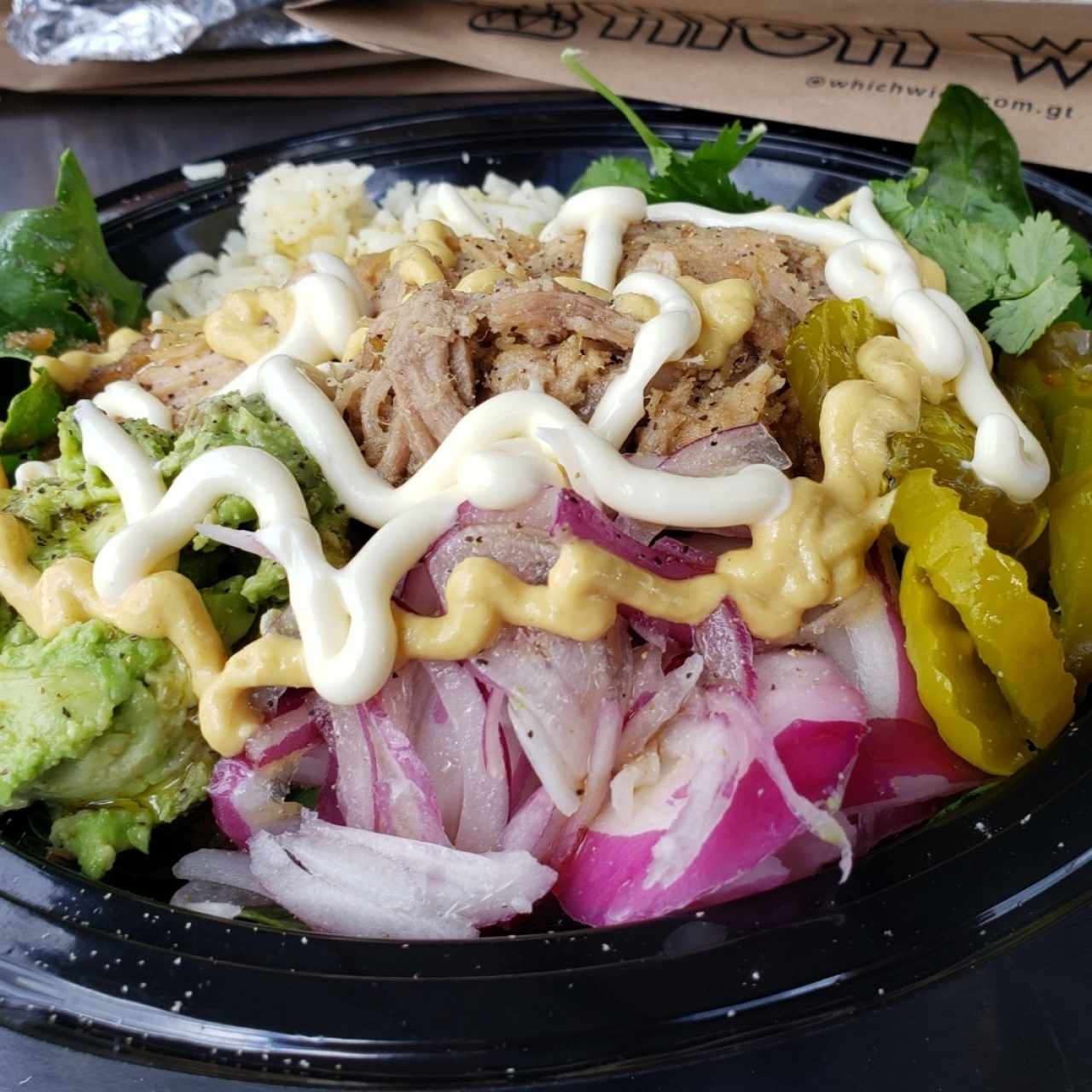 Ensalada de Cerdo desmechado.