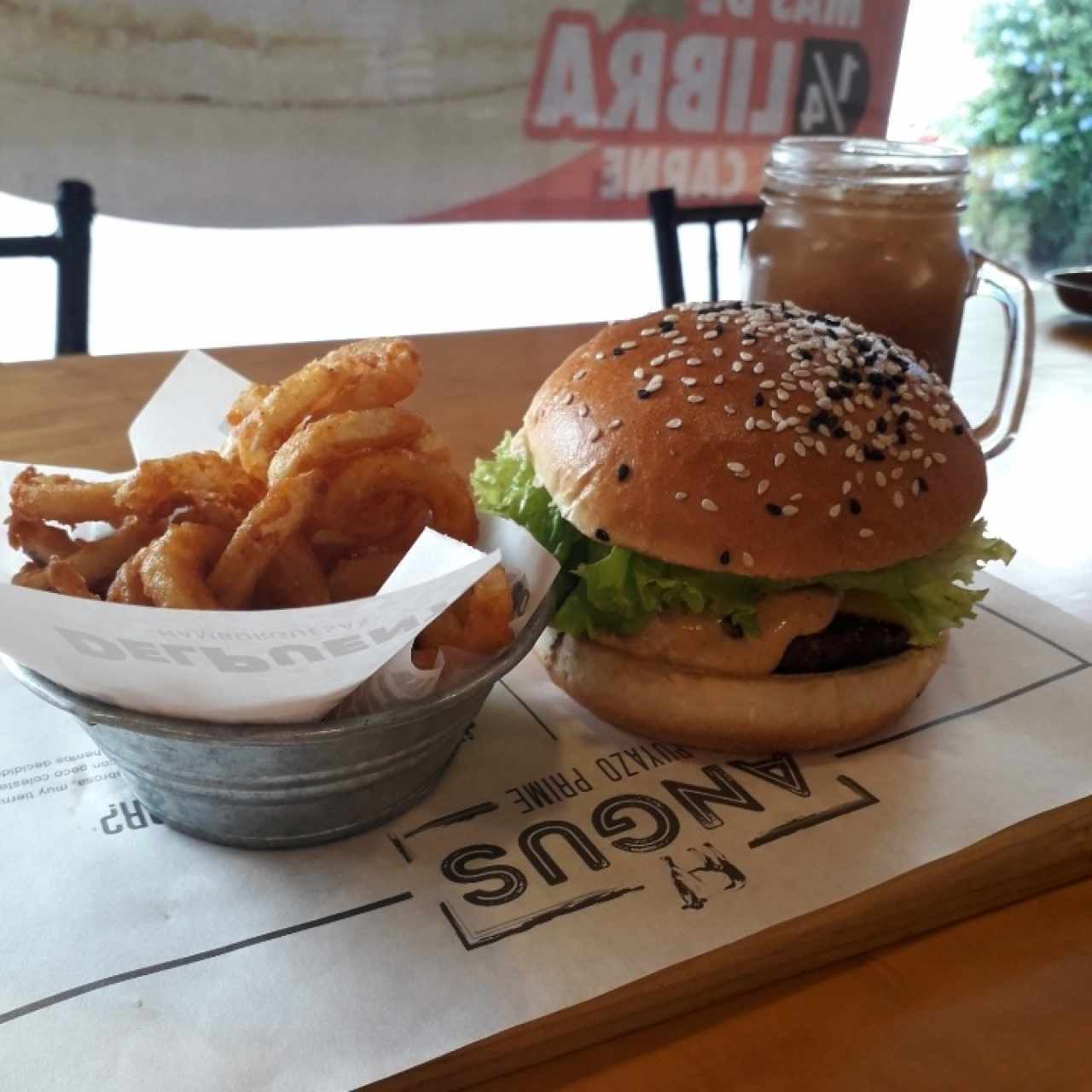 Hamburguesa Clásica Con Papas Curl