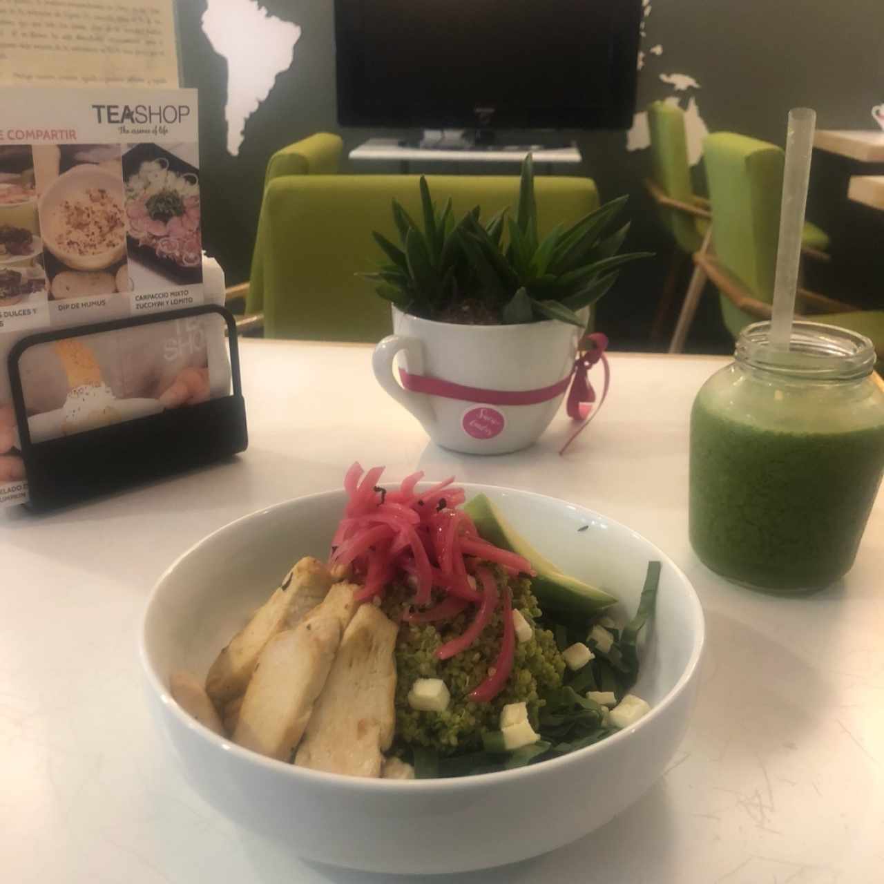 Ensaladas - Quinoa Pollo Albahacas