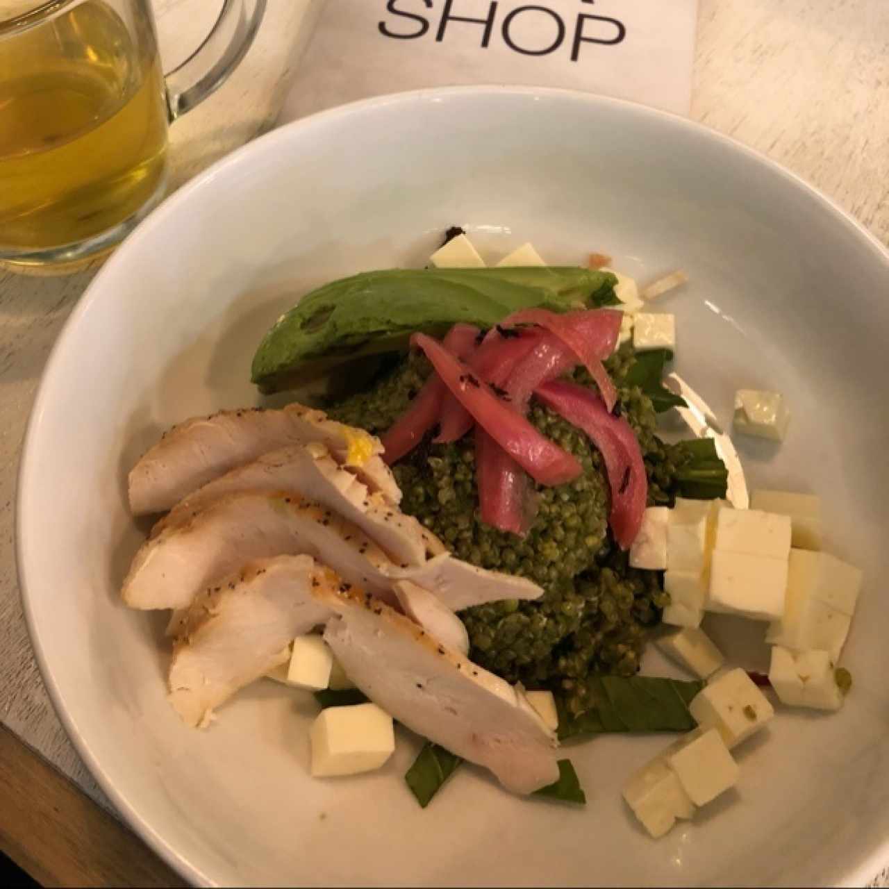 Ensaladas - Quinoa Pollo Albahacas