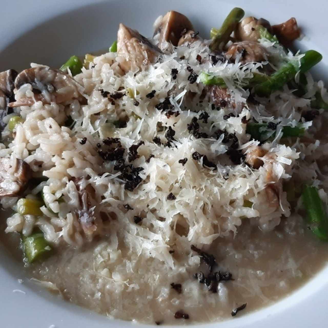 Risotto de espárragos y hongos porcini