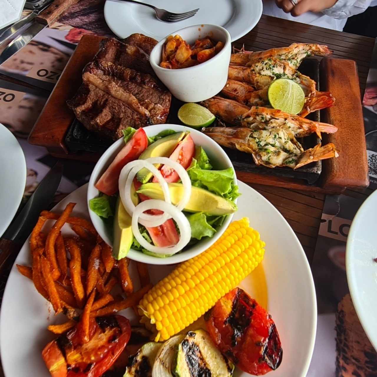 Parrillada mar y tierra. 2 p. (24 oz.)