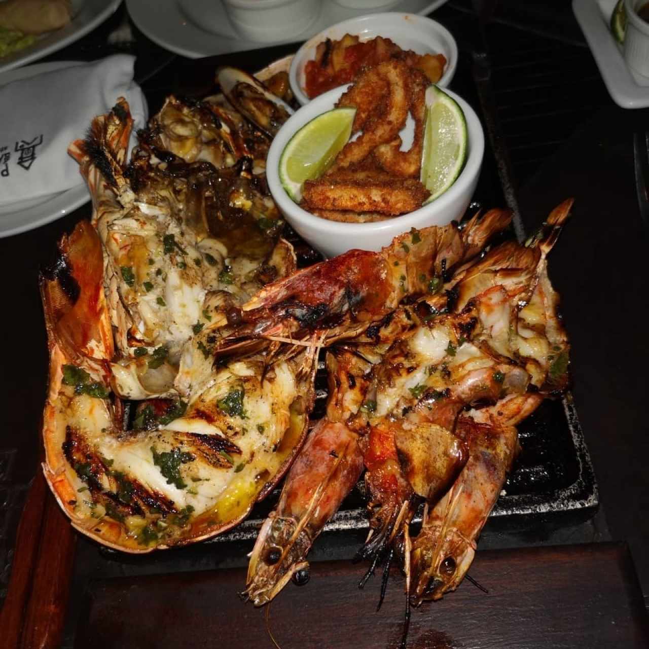 Parrillada de mariscos. (2 personas)
