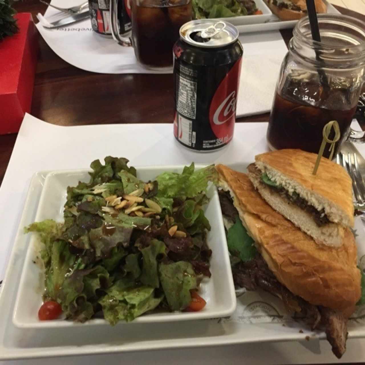 sandwich de lomito y ensalada😍