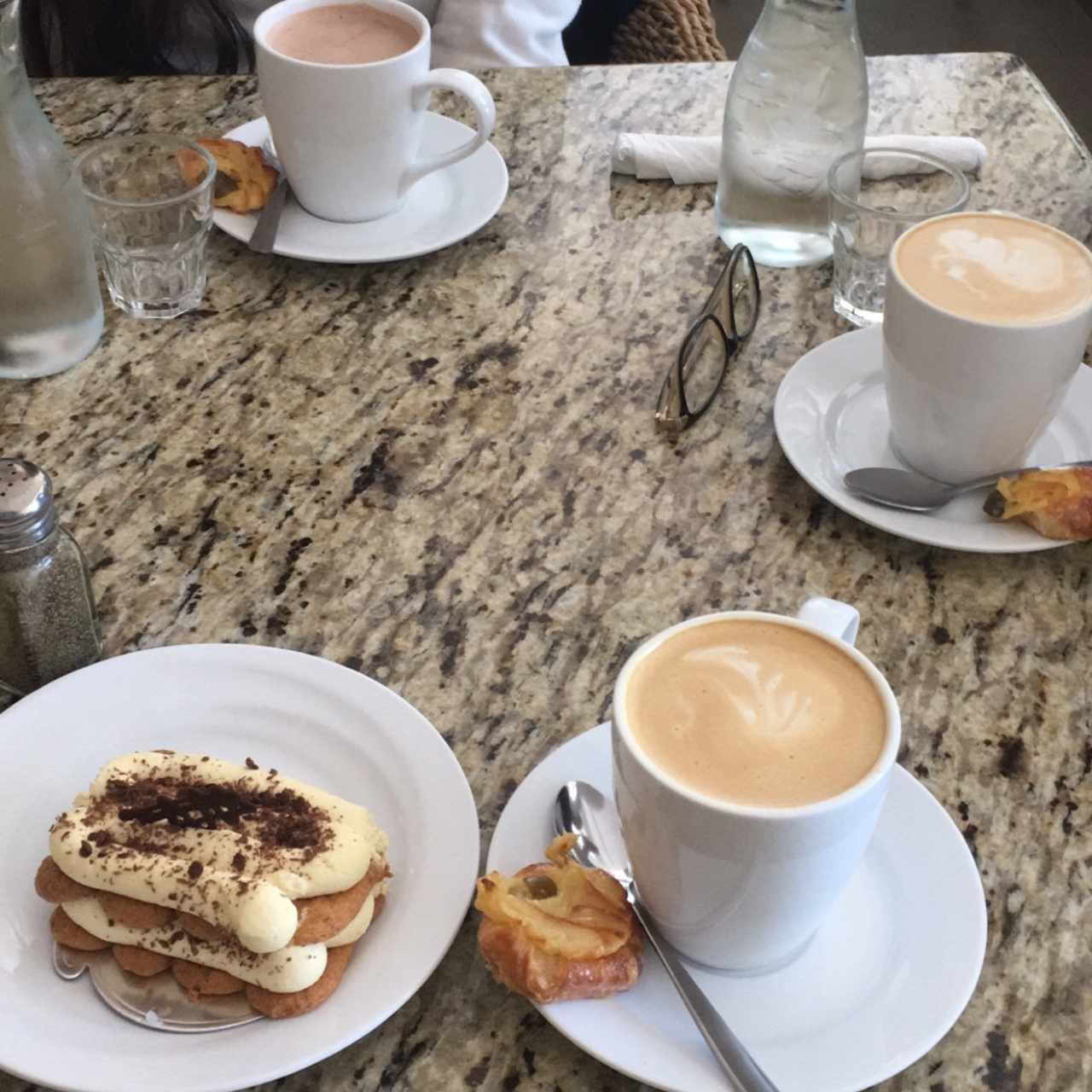 Tiramisu sin azucar y capuchino con leche de almendras 😍