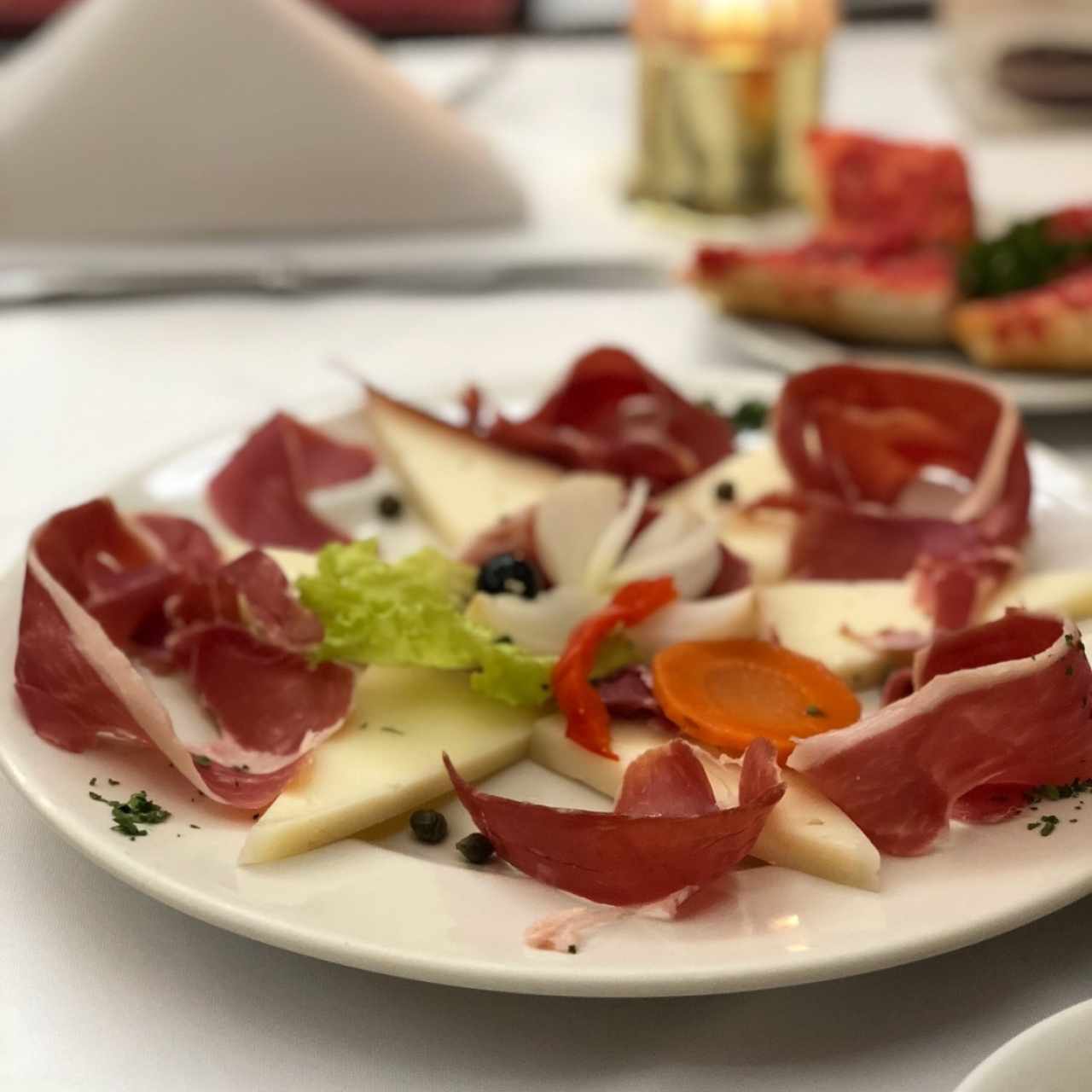 entrada de jamon iberico y queso de cabra