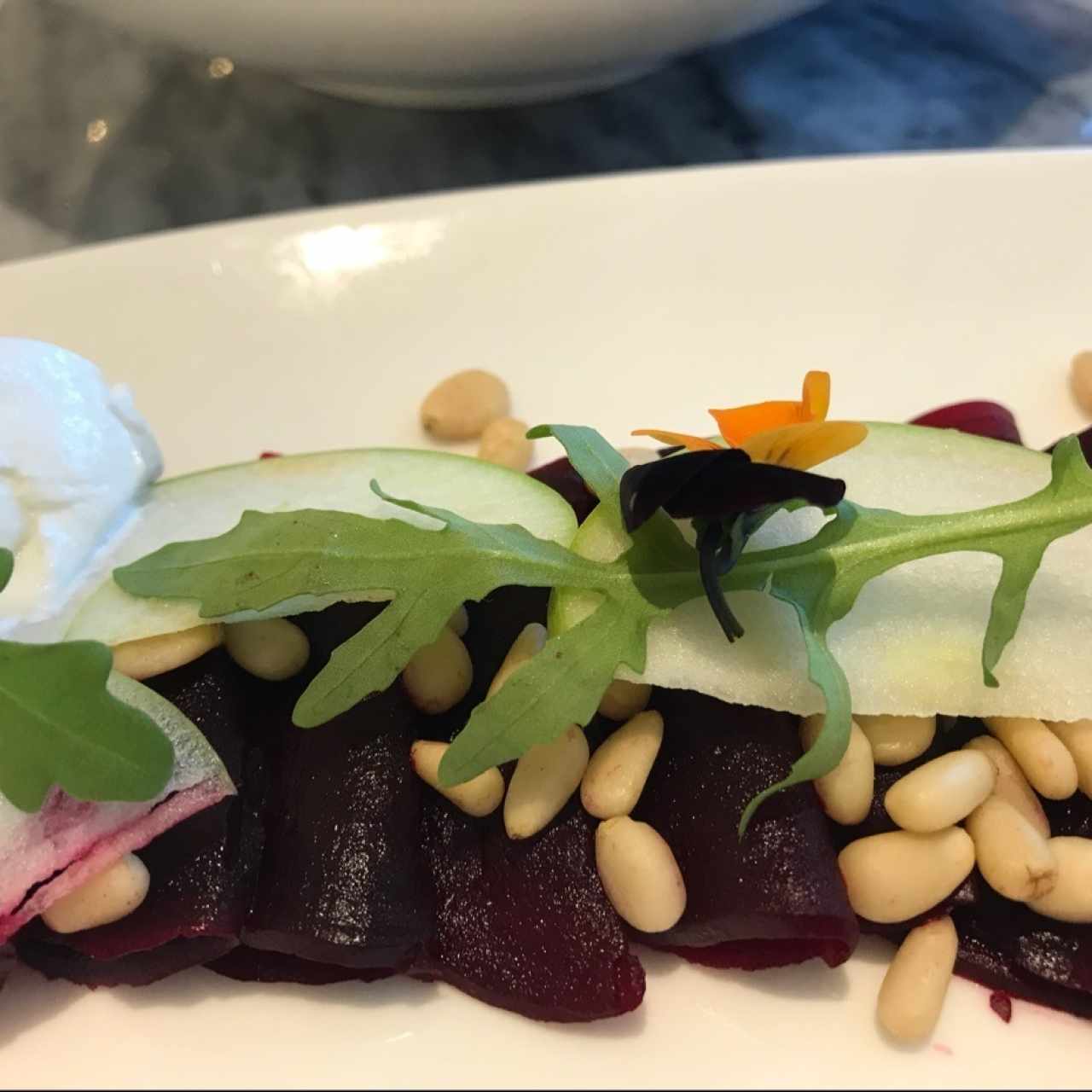 carpaccio de remolacha y queso de cabra