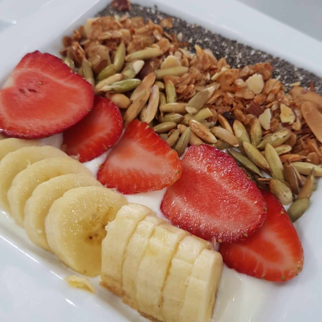 yogurt y granola 