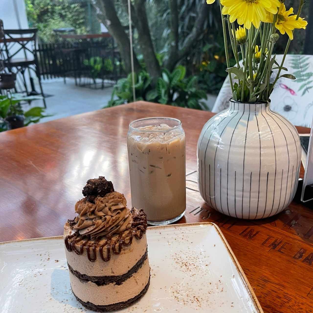 Pastel nutella y brownie y iced mocha latte