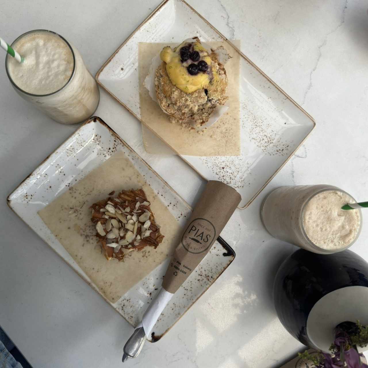 Horchata Frozen y Caramel, Apple Pie Cheesecake y Blueberry Muffin