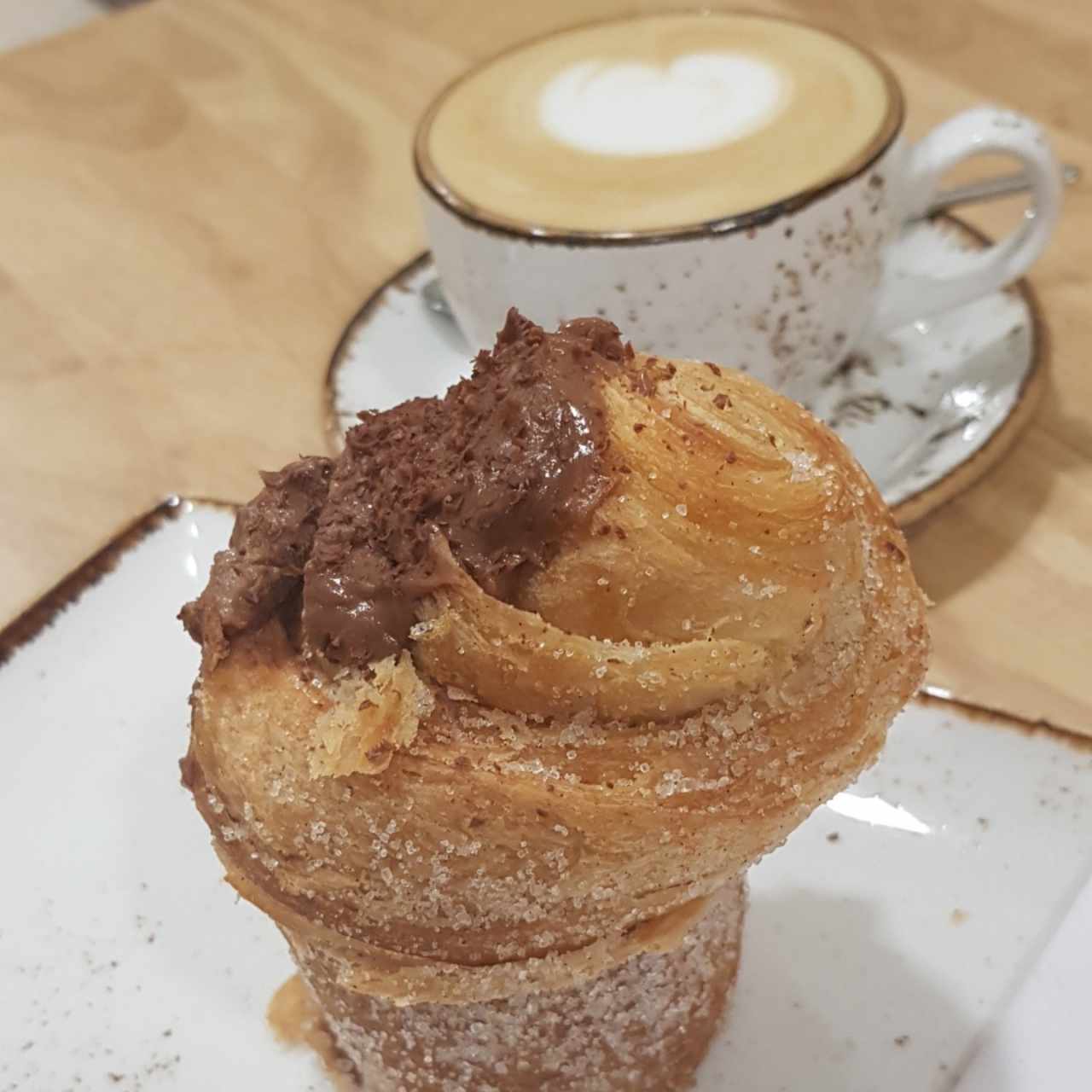 Crownie Nutella + Latte 
